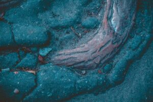 Gestein mit roter Ader