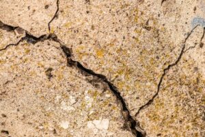 Trockener Boden mit Riss