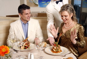 Ein romantisches Abendessen mit mehreren Gängen kann leicht zu Schlafstörungen führen.